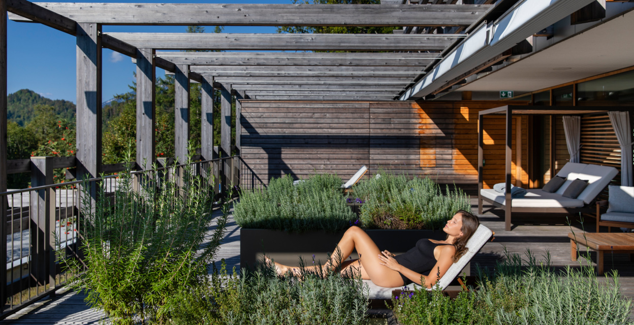 WH_waldhotel spa_outdoor_women_summer_02