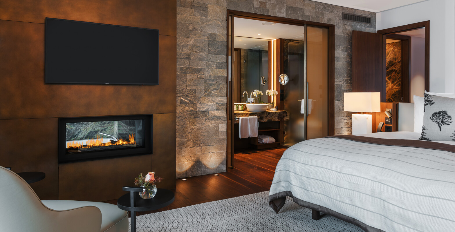 BH_Spa Suite_Bedroom_Fireplace
