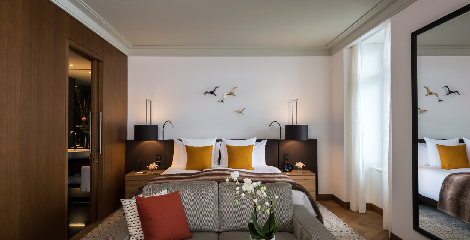 Palace Hotel_Guestroom 2_Deluxe Lakeview Balcony 3