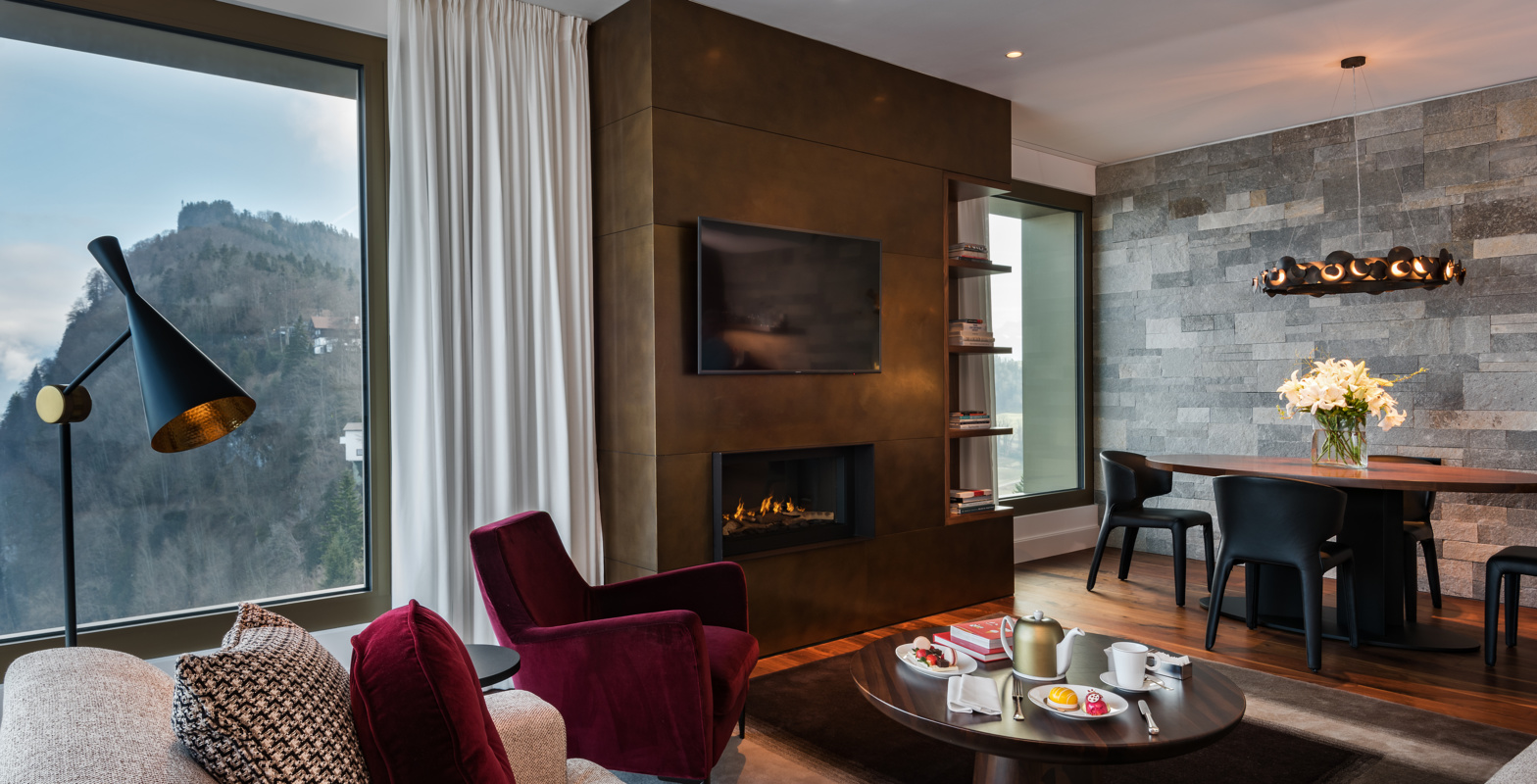 BH_Lakeview Suite_living room_RG