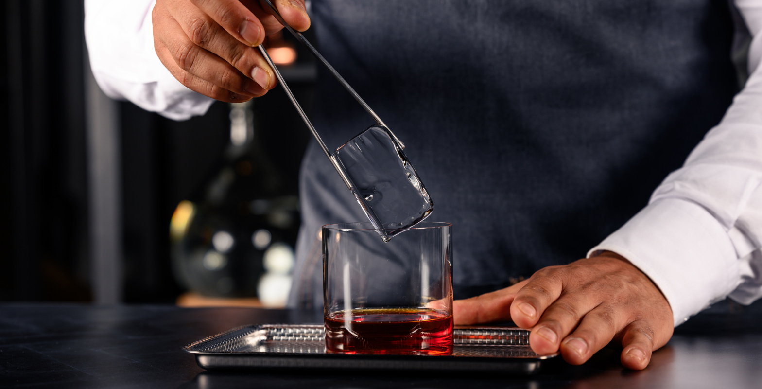 Hands_Mixology Course_Ice