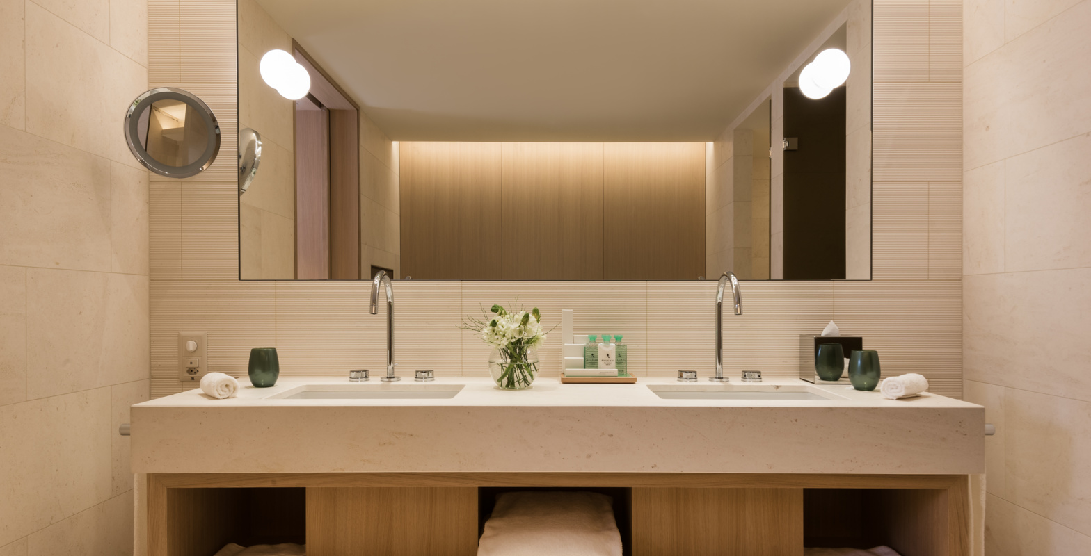 WH_Alpine_Suite_Bathroom