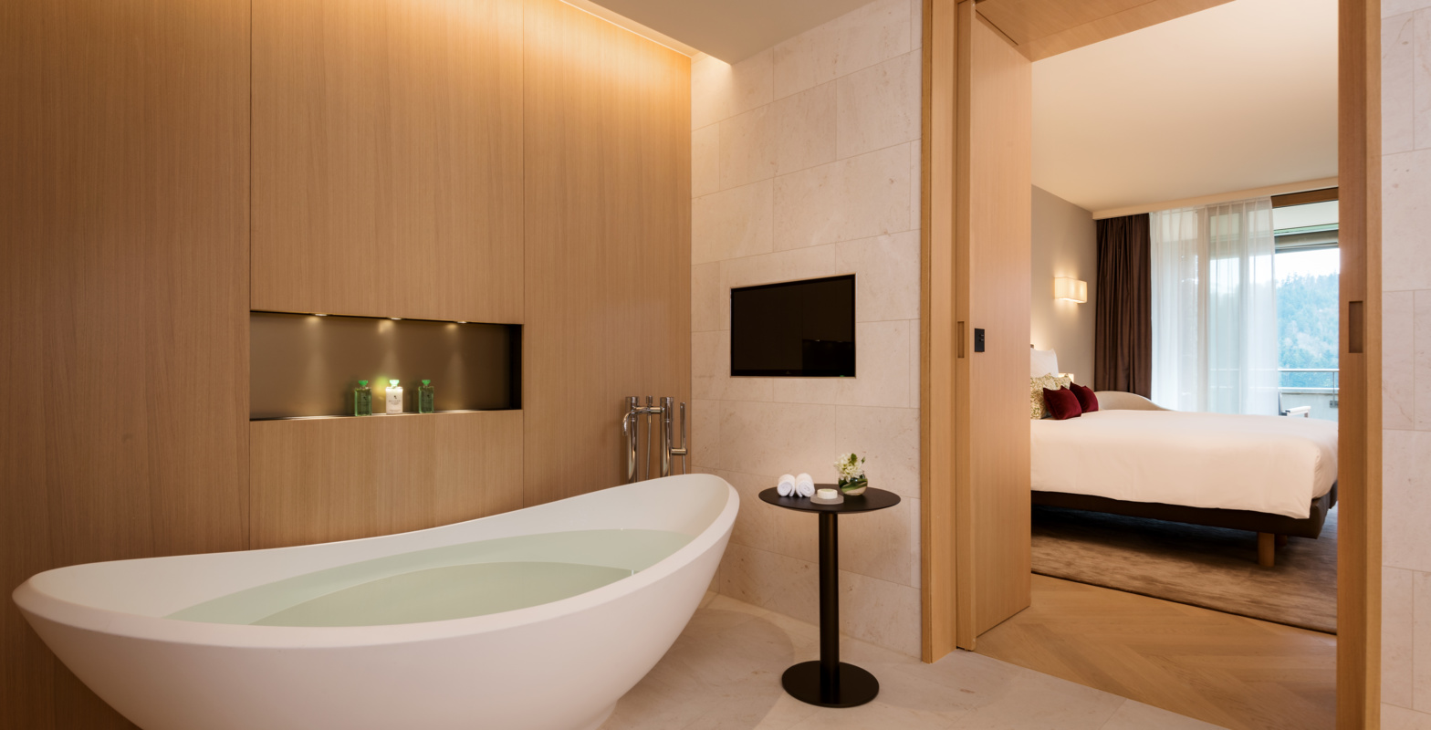 WH_Alpine_Suite_Bathtub