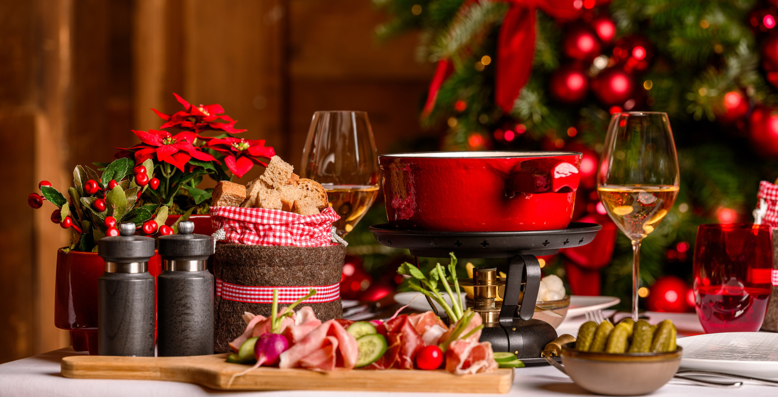 Fondue_festive season_small table_setup_7_Patrick Usseglio_Full Buyout Rights
