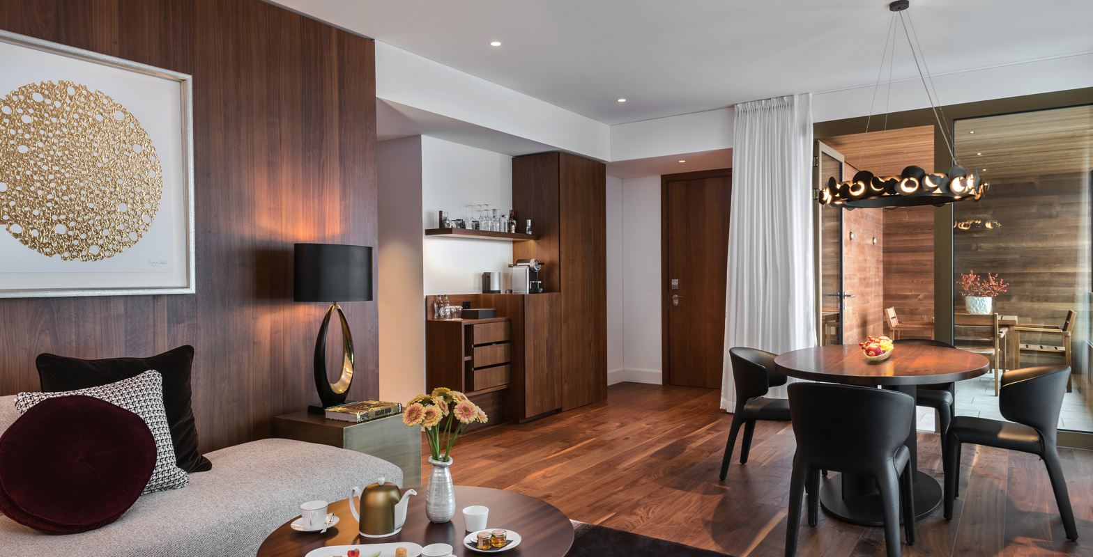 BH_Panoramic Suite_Living & Dining Room