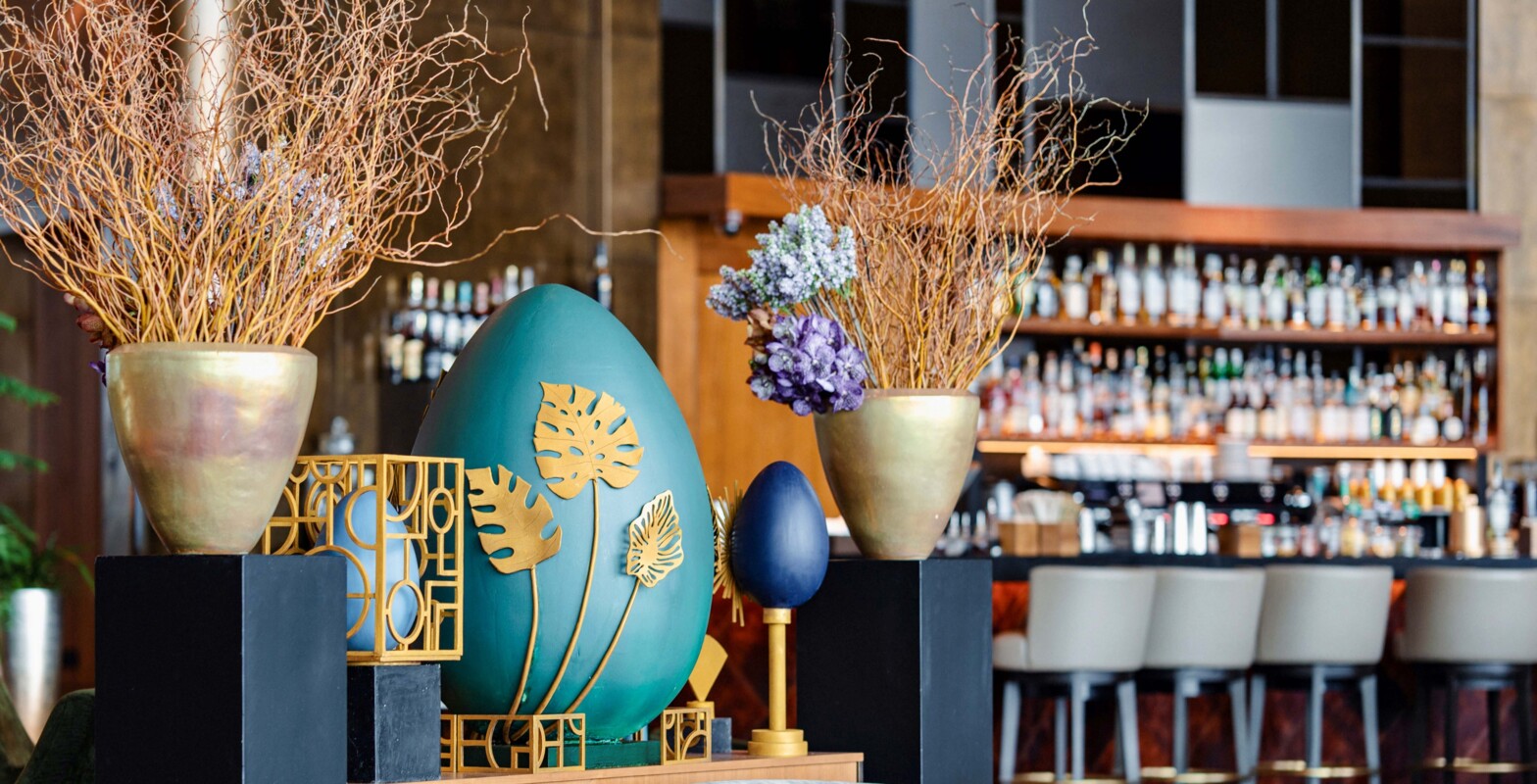 Easter_lobby_chocolate egg_2_Elise Quiniou_unlimited usage rights