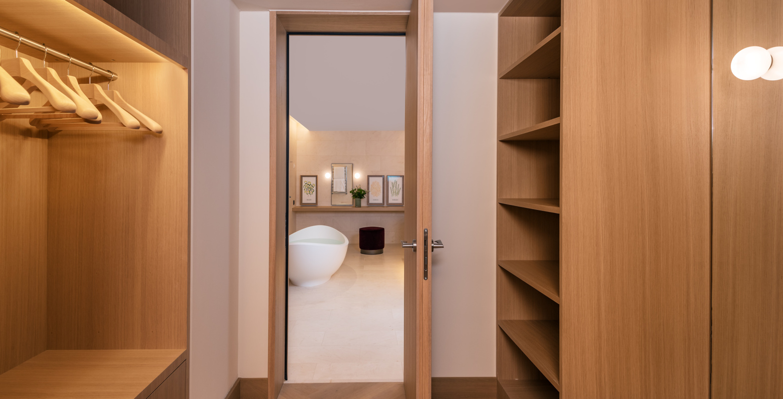 WH_Serenity_Suite_Walk in Closet