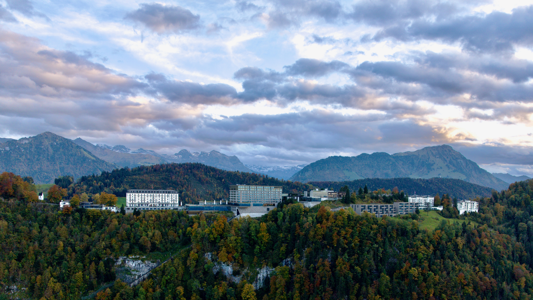 Resort Autumn_Cover Image