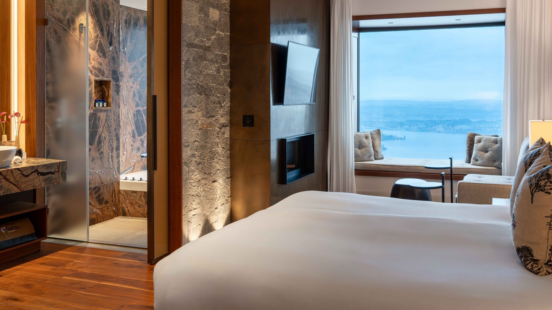 Bürgenstock Hotel_The Contemporary_Lakview Bay Suite_Crop