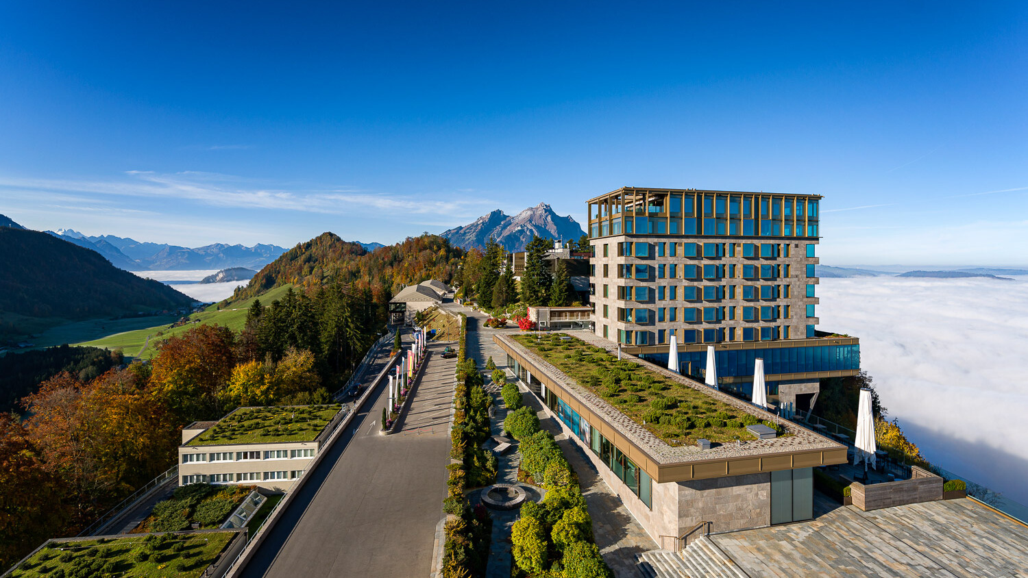 BH_Exterior_Valley_Lake Lucerne_Driveway_Piazza_Platform_Terrace_Shopping