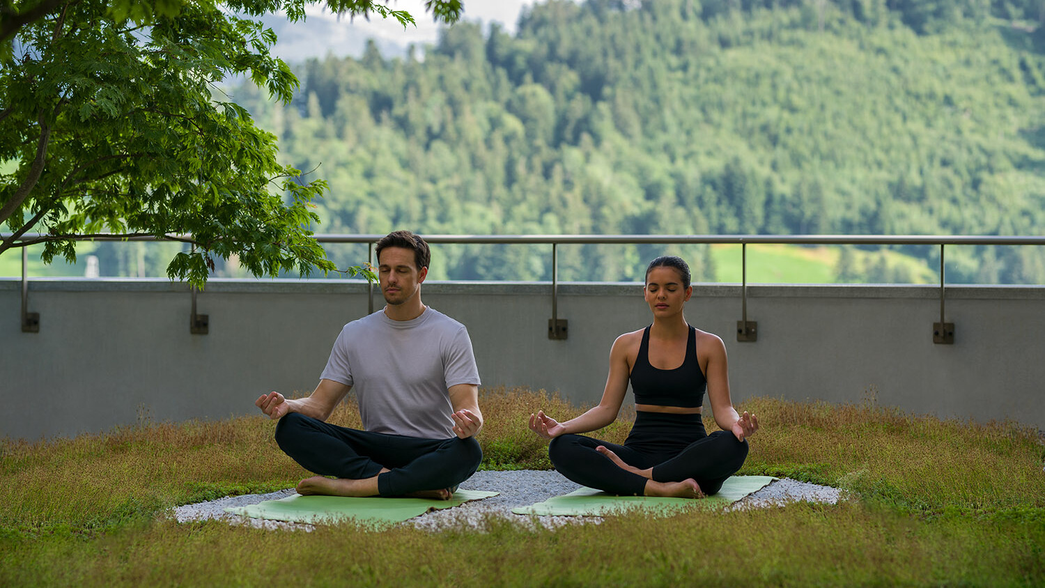 Meditation_couple_yoga_mind&body_RomeoBalancourt