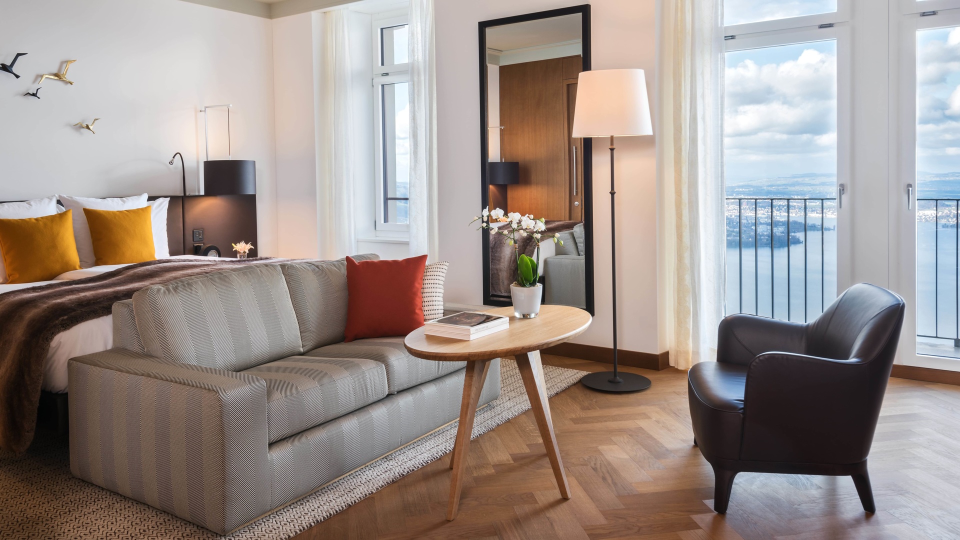 PH_LAkeview Deluxe Room_Balcony1