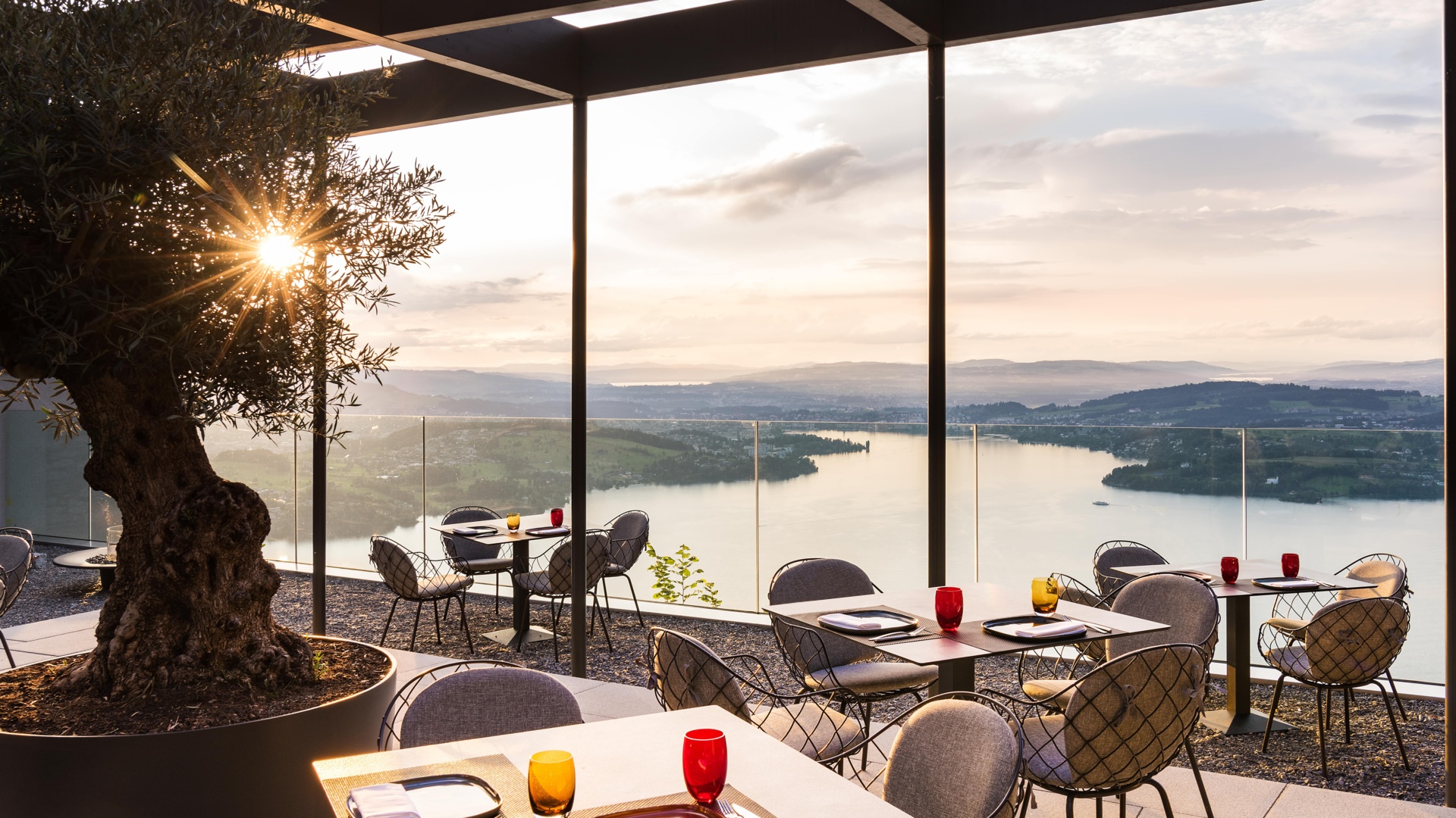 Parisa_terrace_exterior_lake lucerne_01