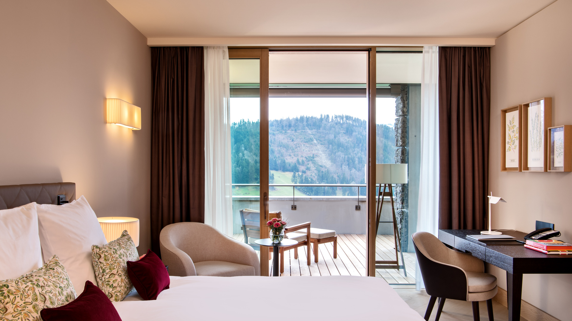 WH_Alpine_Suite_Bedroom_Terrace