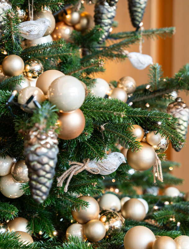 Glittering Christmas tree and shooting stars