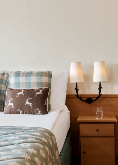 Taverne_bedroom1_RG_web_crop